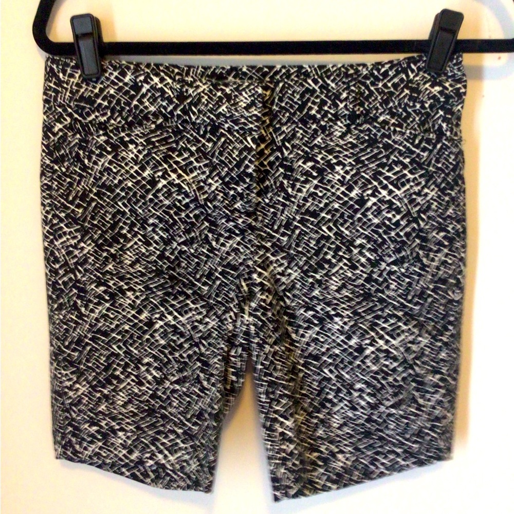 Black House White Market Shorts in Black and White in Size 2